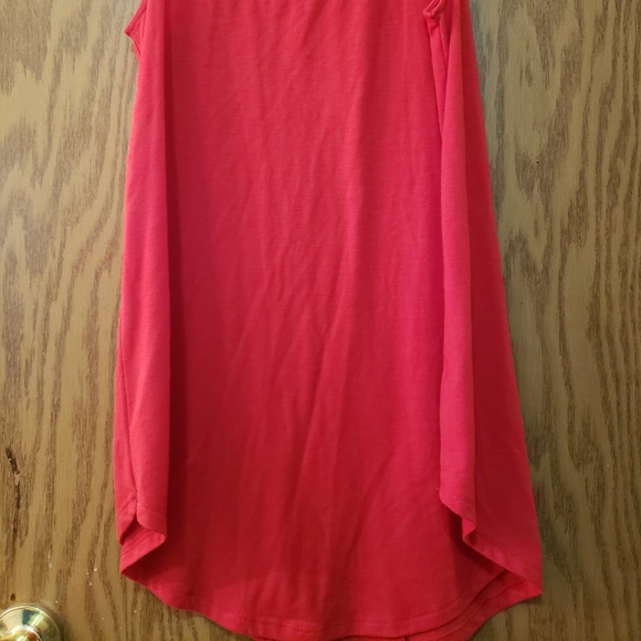 Cute red tank, rounded bottom, very flowy and oversized. Excellent condition. - Picture 2 of 5